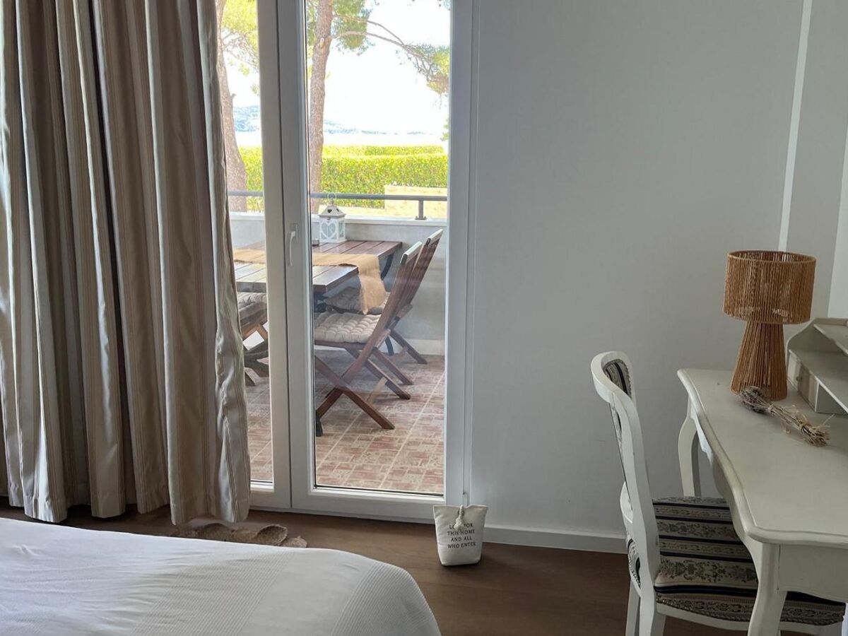 Apartment One bedroom apartment near beach Slatine, Čiovo A-25031-b