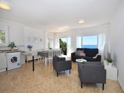 Apartment Apartment in Roses with Stunning Sea Views - Features photo 5
