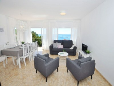 Apartment Apartment in Roses with Stunning Sea Views - Features photo 9