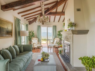 Villa Villa in Tuscany with Pool and Scenic Views - Features photo 54