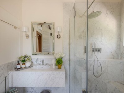 Villa Villa in Tuscany with Pool and Scenic Views - Features photo 77