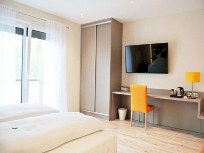 Apartment Bernsteinsee Hotel and Ferien Room with Balcony - Features photo 8