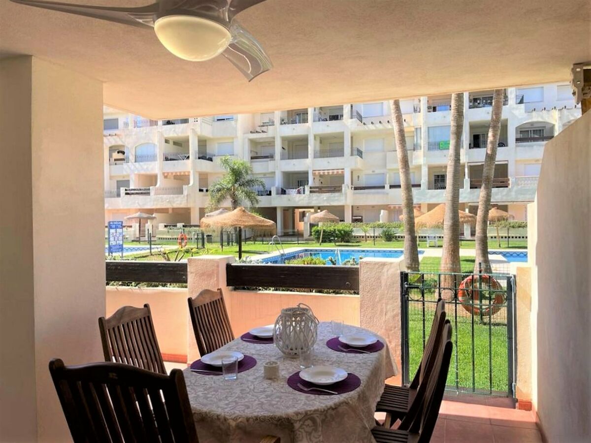 Apartment Beachside Apartment in Roquetas de Mar - Outdoor photo 2