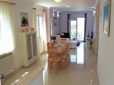 Apartment Apartment Siesta - Two-Bedroom Apartment with Balcony and Sea View - Features photo 8