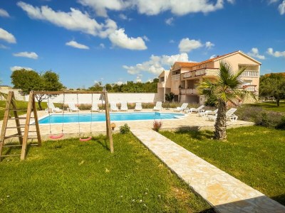 Holiday house Quiet 5 Bedroom Villa near Biograd - Outdoor photo 7