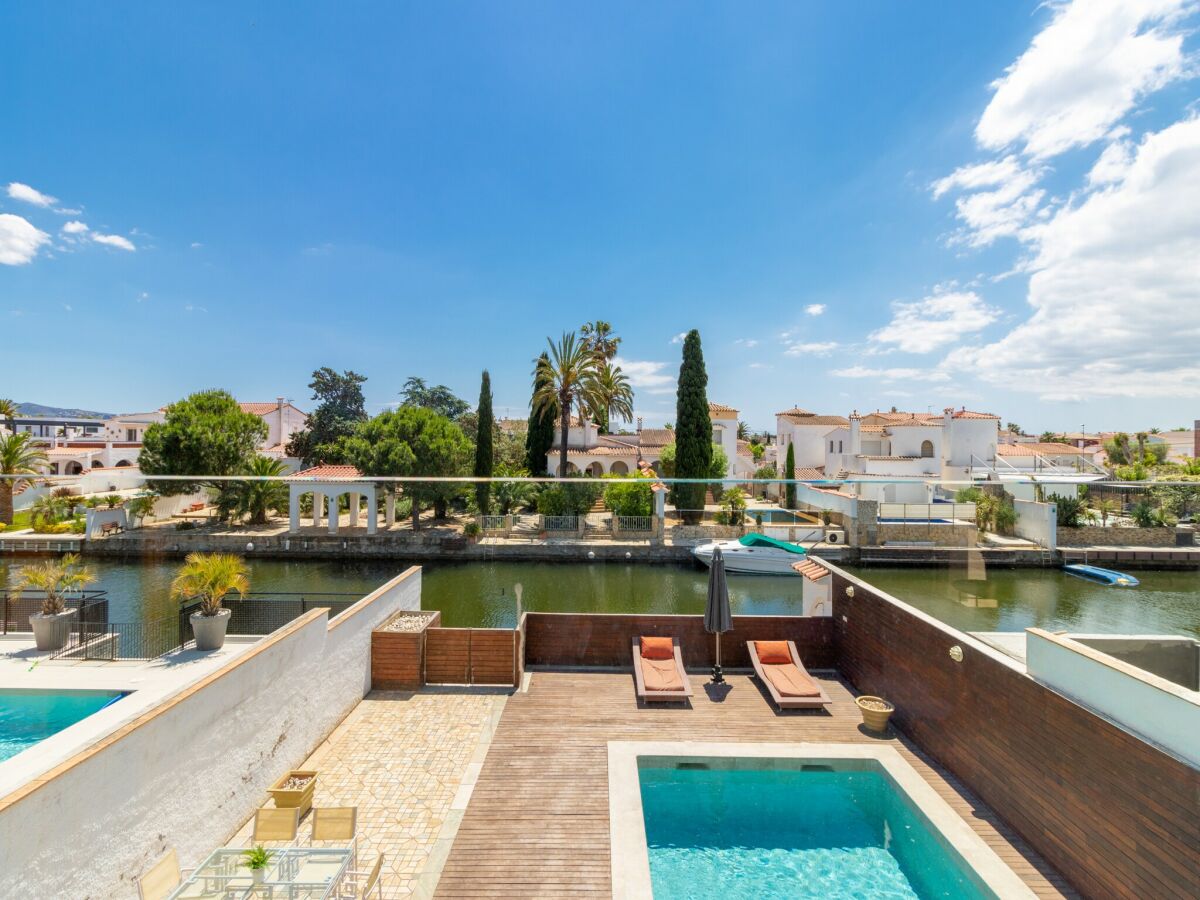 Villa Villa in Empuriabrava with Pool & Boat Mooring - Outdoor photo 3