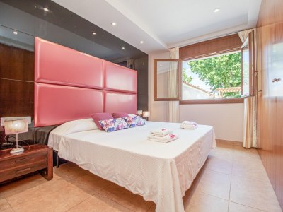 Villa Villa in Empuriabrava with Pool & Boat Mooring - Features photo 25