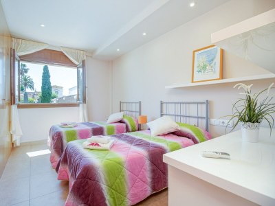 Villa Villa in Empuriabrava with Pool & Boat Mooring - Features photo 31