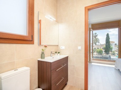 Villa Villa in Empuriabrava with Pool & Boat Mooring - Features photo 39