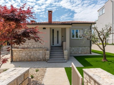 Holiday house Stylish Umag Villa Just 200 m from the Sea in Umag - Holiday house