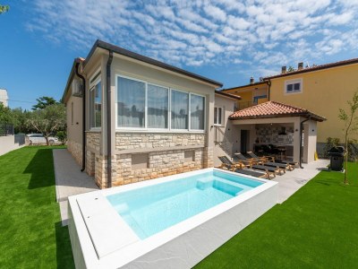 Holiday house Stylish Umag Villa Just 200 m from the Sea - Outdoor photo 8