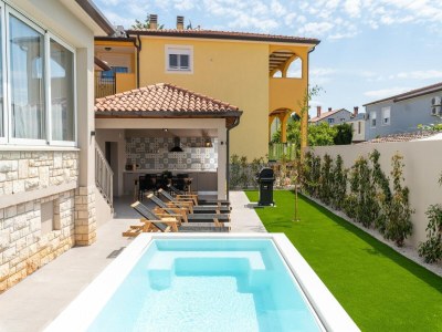 Holiday house Stylish Umag Villa Just 200 m from the Sea - Outdoor photo 9