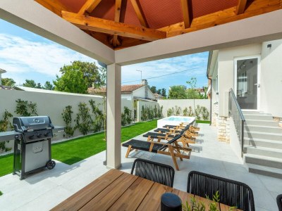 Holiday house Stylish Umag Villa Just 200 m from the Sea - Outdoor photo 12