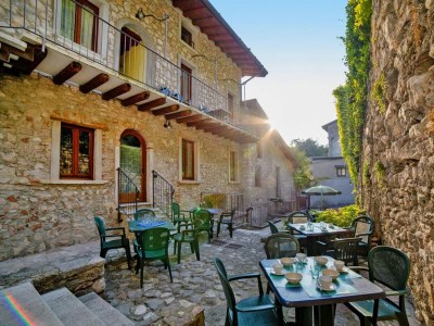 Holiday park Ferienhaus in Toscolano mit Parkplatz - Outdoor photo 17