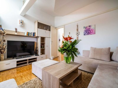 Apartment Apartments & Rooms Mara & Petrunjela - One Bedroom Apartment with Balcony and Sea View - Features photo 10