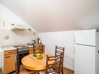 Apartment Apartments & Rooms Mara & Petrunjela - One Bedroom Apartment with Balcony and Sea View - Features photo 12