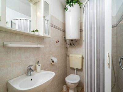 Apartment Apartments & Rooms Mara & Petrunjela - One Bedroom Apartment with Balcony and Sea View - Features photo 15