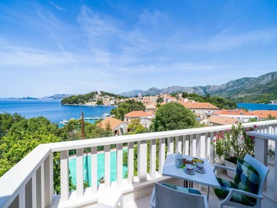 Apartment Apartments & Rooms Mara & Petrunjela - Double or Twin Room with Sea View in Cavtat - Apartment