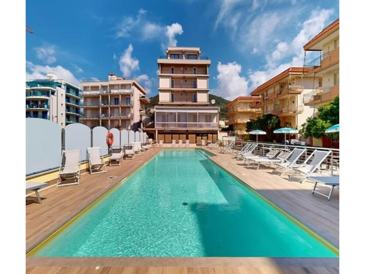 Apartment Relaxed Coastal Stay in Pietra Ligure - Outdoor photo 3