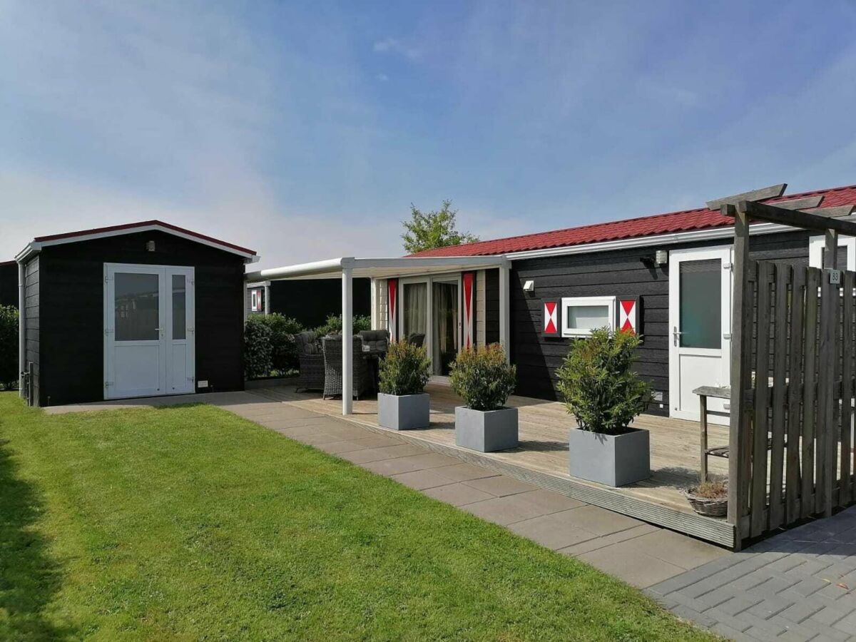 Chalet 4 person chalet on family park in Veere