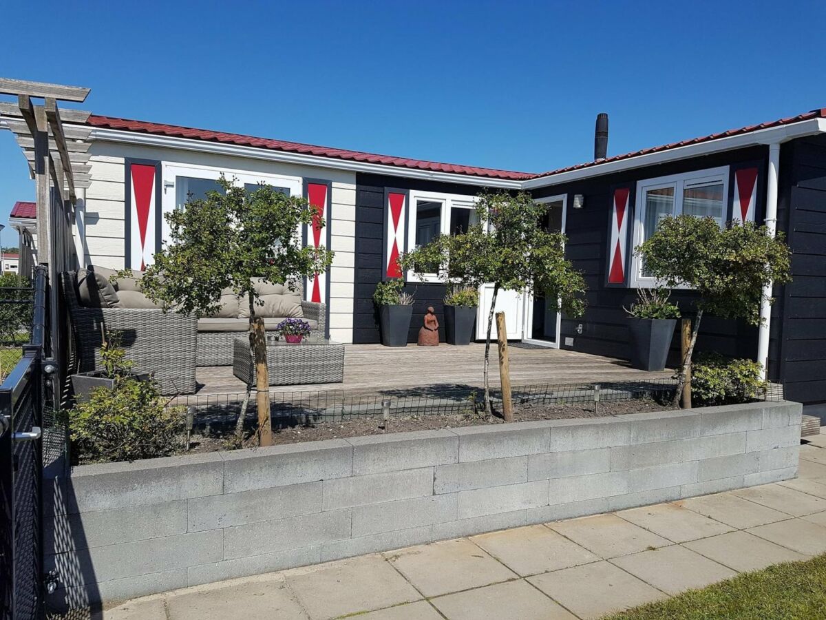 Chalet 4 person chalet on family park in Veere - Outdoor photo 2