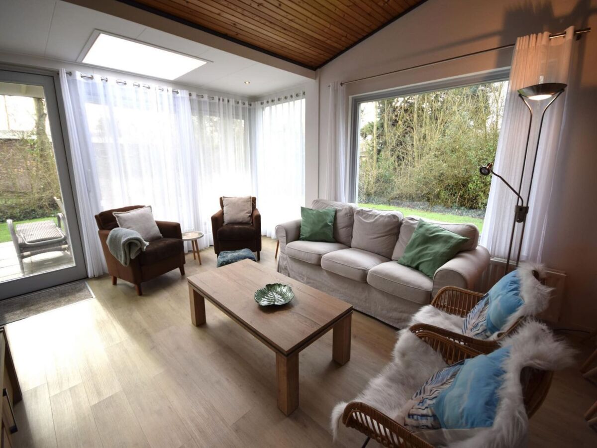 Bungalow House in Oostkapelle near Sandy Beach - Outdoor photo 4