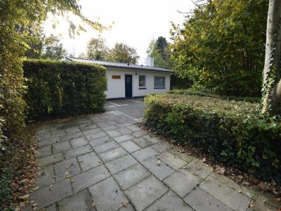 Bungalow House in Oostkapelle near Sandy Beach - Outdoor photo 3