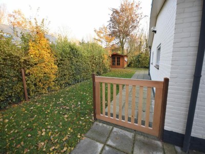 Bungalow House in Oostkapelle near Sandy Beach - Outdoor photo 22