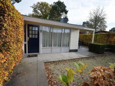 Bungalow 7-person vacation bungalow in Oostkapelle in Oostkapelle - Bungalow