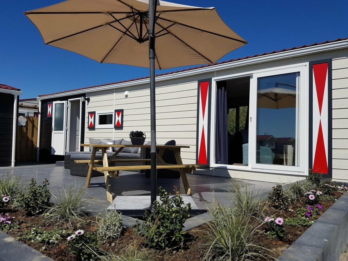 Chalet 4 person chalet at family park in Veere