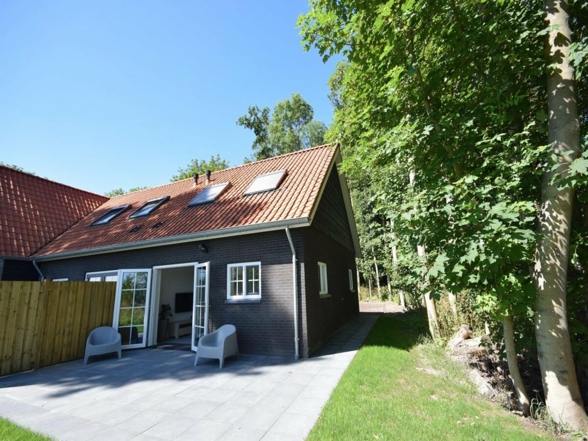 Villa 4-person semi-detached holiday home in Oostkapelle - Outdoor photo 2