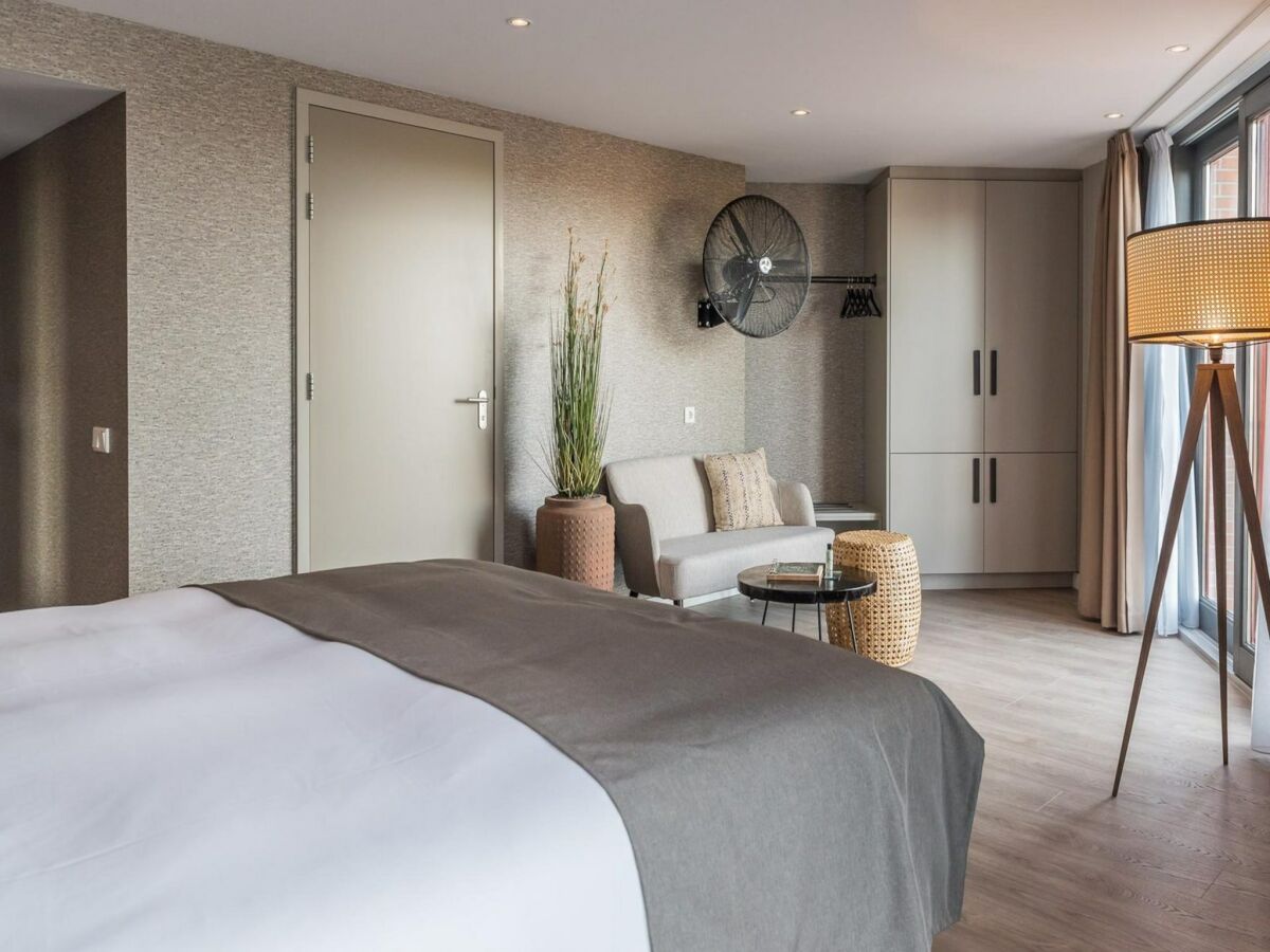 Holiday house 2 Person junior suite with french balcony in Vlissingen