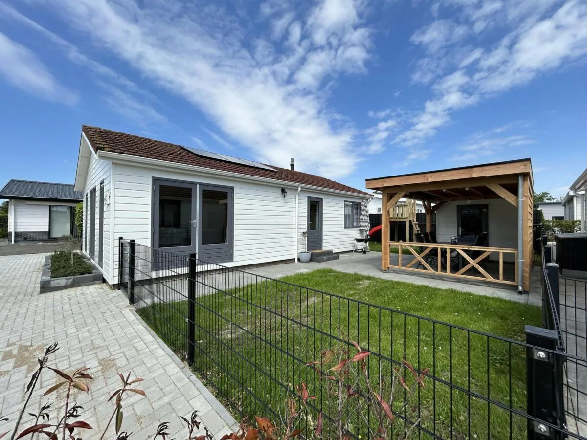 Chalet 6-person holiday chalet in Sint-Annaland - Outdoor photo 3