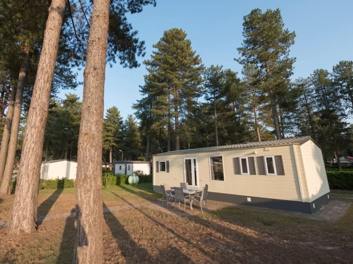 Holiday house Zentraler Rückzugsort mit 3 Schlafzimmern in Ravel - Outdoor photo 2