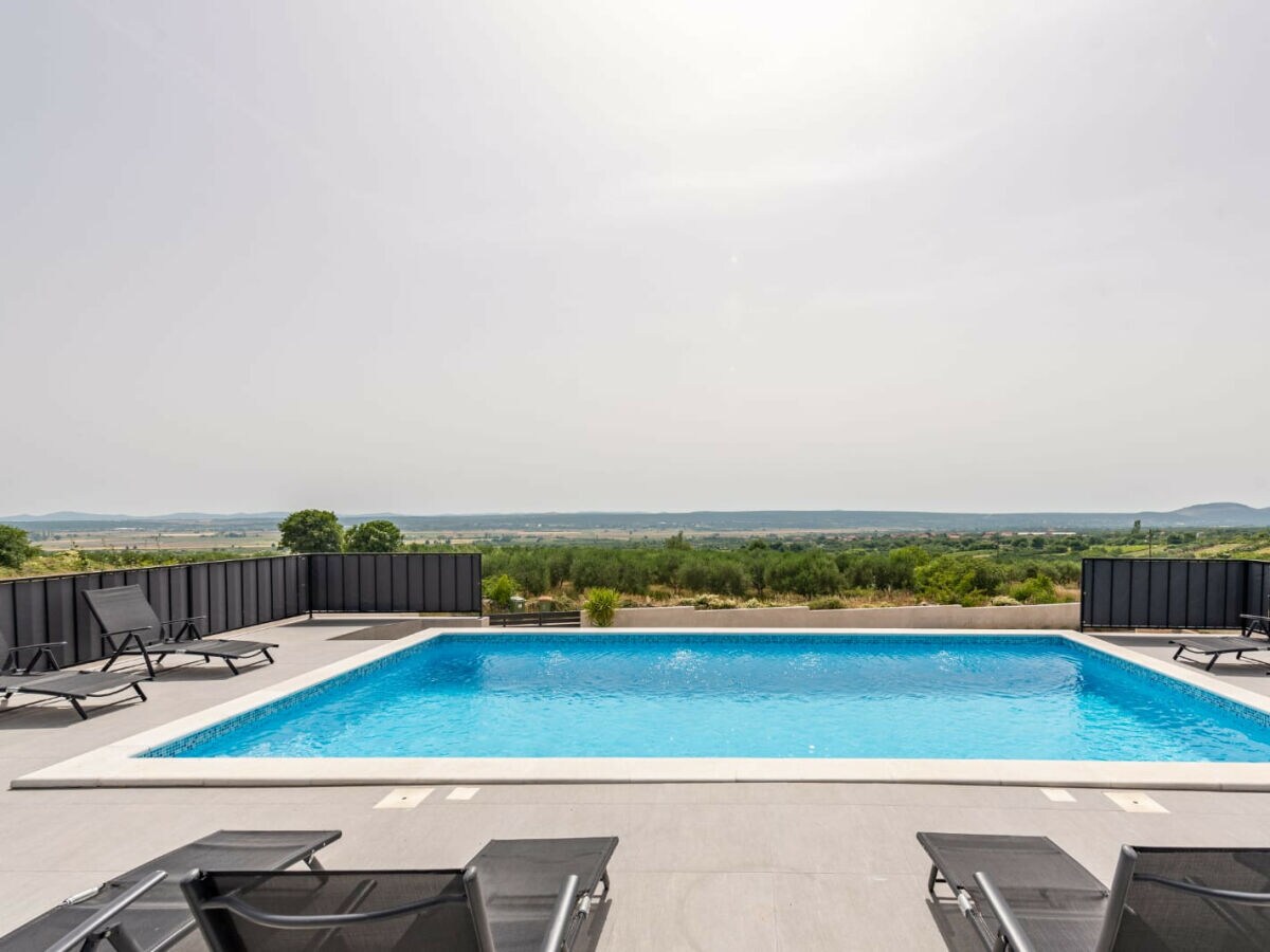 Villa Villa Katarina with pool and jacuzzi - Outdoor photo 2