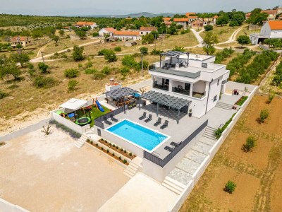 Villa Villa Katarina with pool and jacuzzi in Tinj - Villa