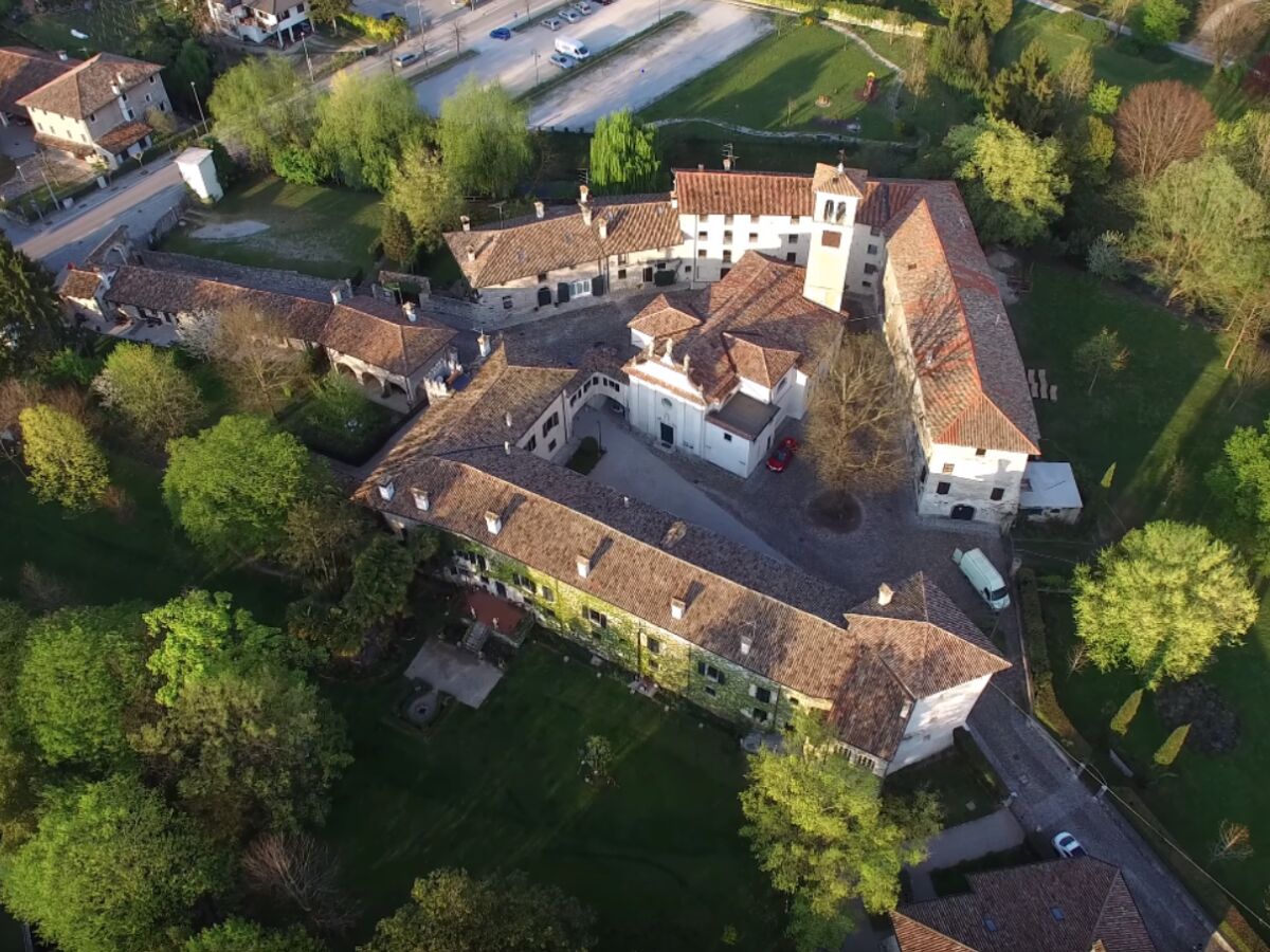 Holiday house "Artuico" with garden in castle - Outdoor photo 5