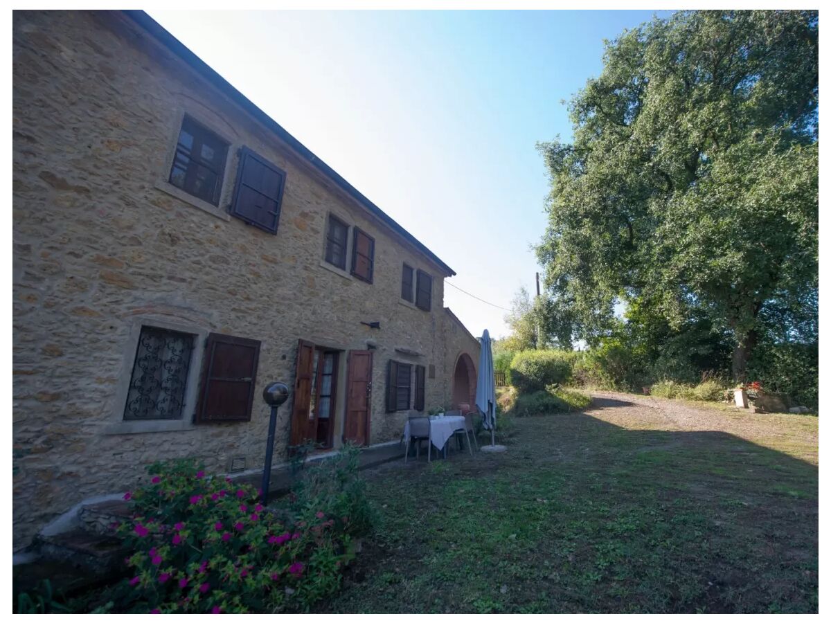 Holiday house No title