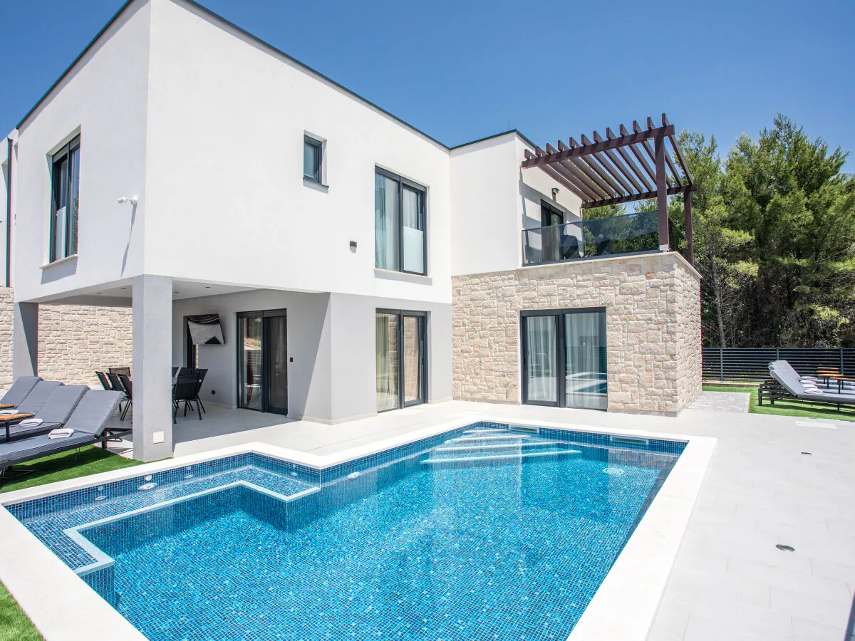 Villa Villa Nina - heated pool