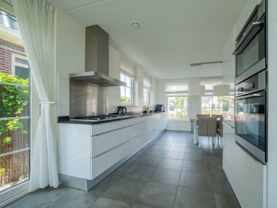 Holiday house Westertoren 12 - Outdoor photo 6