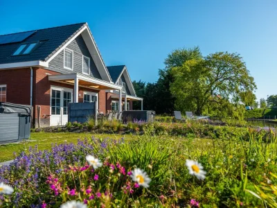 Villa Watervilla Jacuzzi 6 in Medemblik - Villa