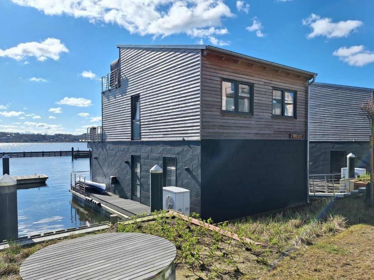 Holiday house Wasserhaus im Pionierhafen Schleswig