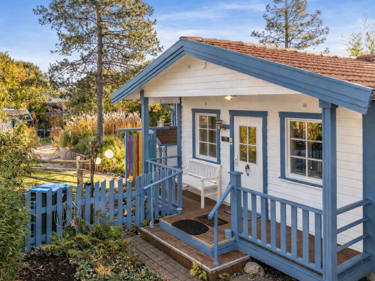 Holiday house Behind the dike