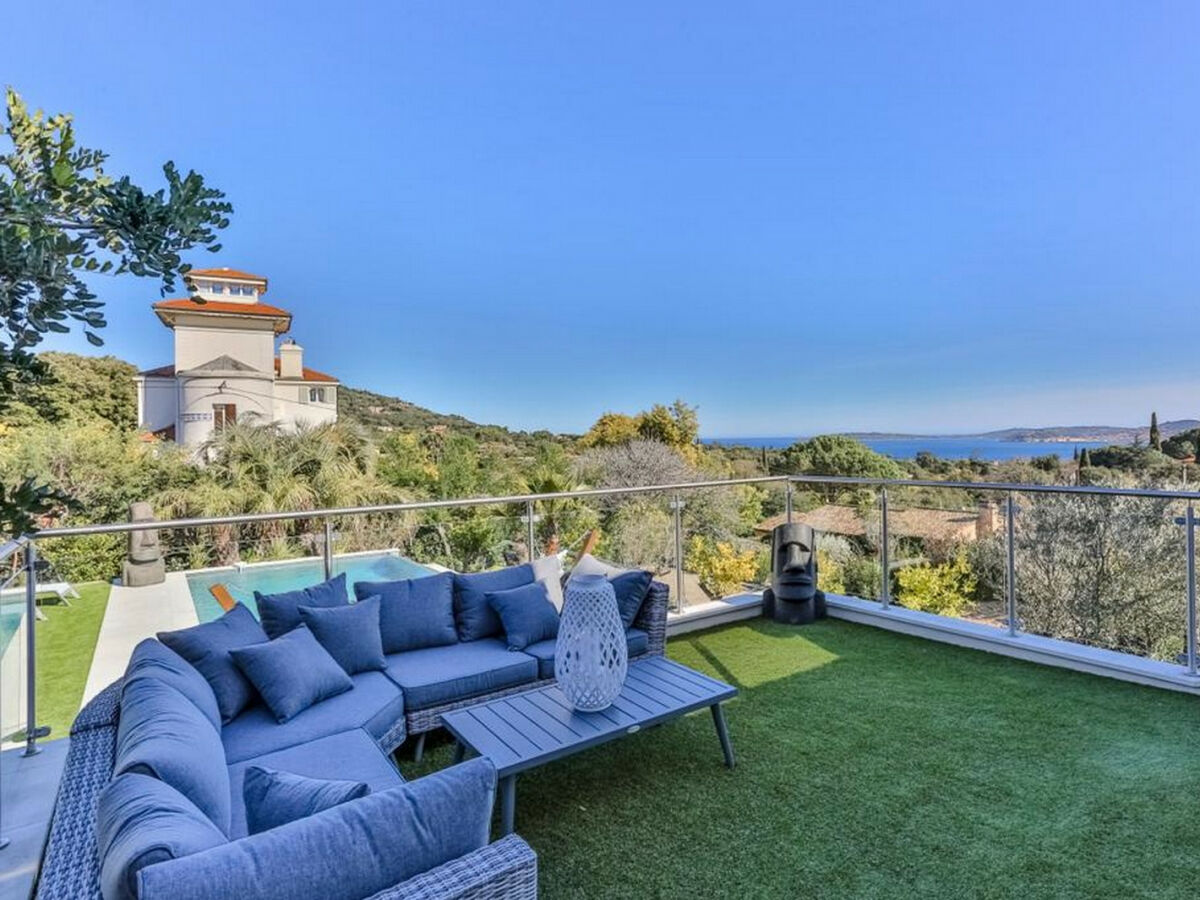 Villa Villa Blue Iris