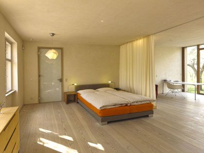 Holiday apartment Large garden apartment. - Features photo 10