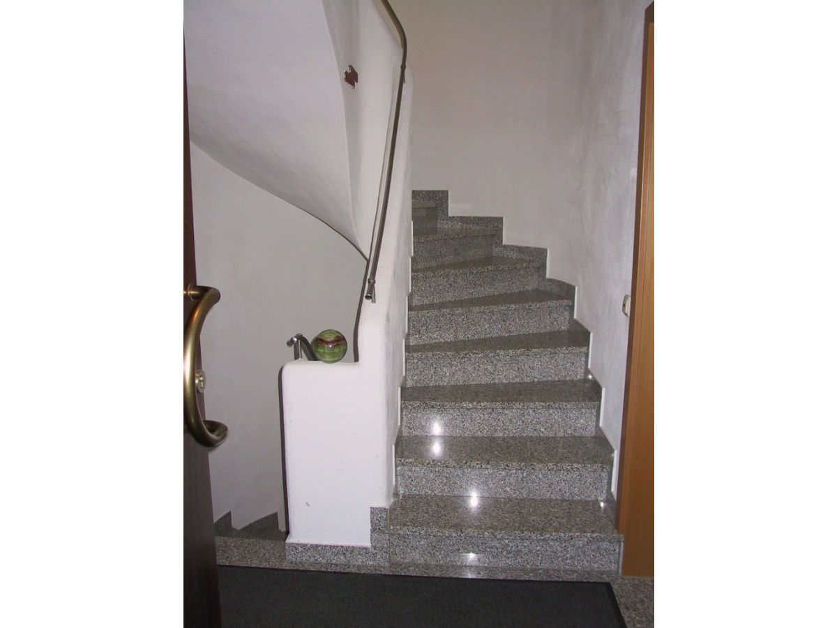 Holiday apartment noble holiday apartment with terrace in 82166 Gräfelfing-Lochham - Outdoor photo 5