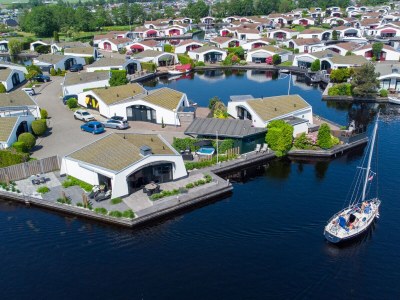 Bungalow On the water with a hot tub - Outdoor photo 2
