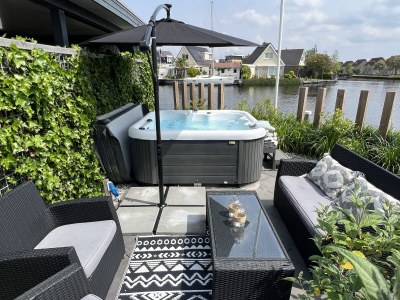Bungalow On the water with a hot tub - Outdoor photo 3