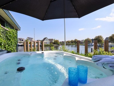 Bungalow On the water with a hot tub - Outdoor photo 6