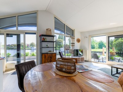 Bungalow On the water with a hot tub - Features photo 13